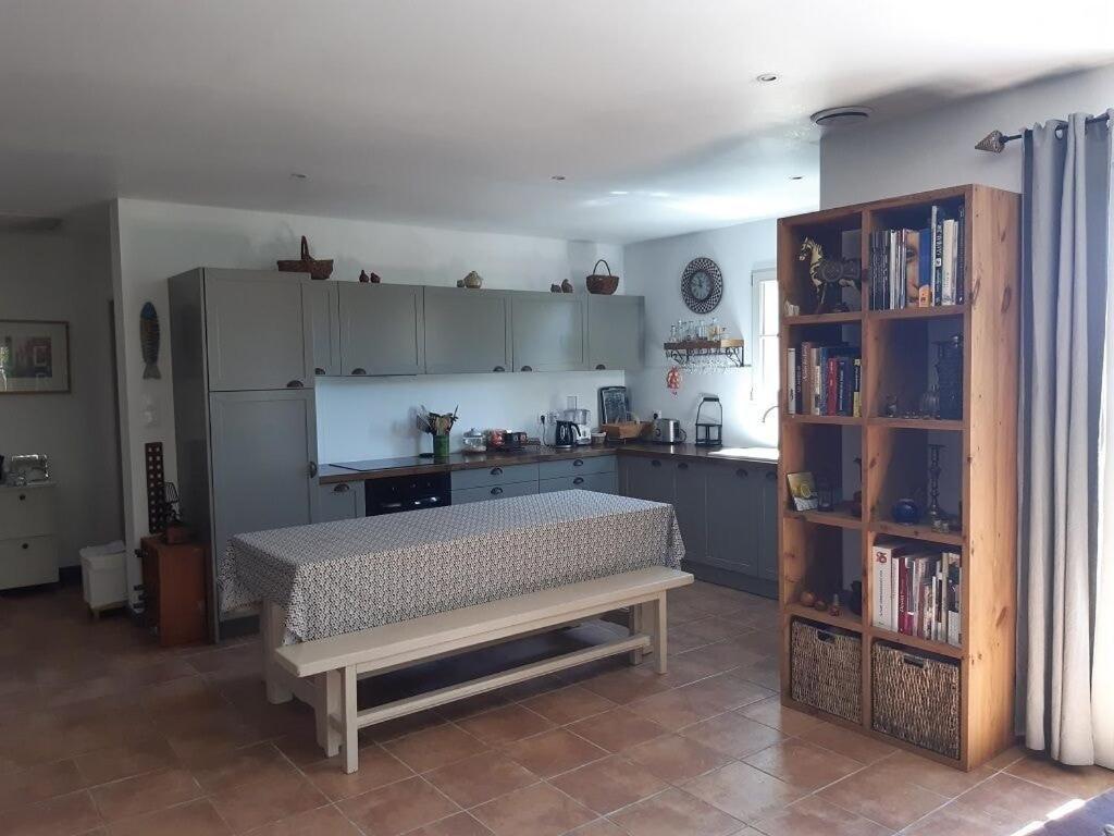 Armen Villa Vezenobres Luaran gambar
