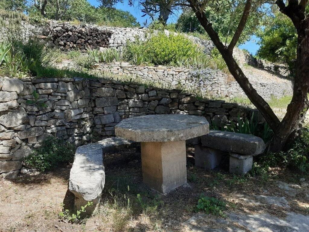 Armen Villa Vezenobres Luaran gambar